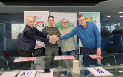 FIRMA DEL CONVENIO DE COLABORACIÓN ENTRE LA ASOCIACIÓN DE ESCLEROSIS LATERAL AMIOTRÓFICA DE CASTILLA Y LEÓN (ELACYL), LA ASOCIACIÓN DE EMPRESARIOS DE ESTACIONES DE SERVICIO DE BURGOS (ADESBUR) Y LA AGRUPACIÓN DE VENDEDORES AL POR MENOR DE CARBURANTES Y COMBUSTIBLES DE CASTILLA Y LEÓN (AVECAL)